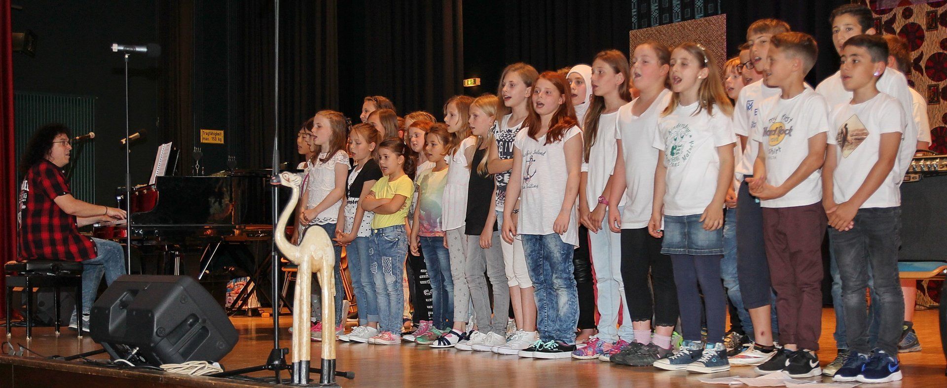 Der Malscher Grundschulchor unter der Leitung von Matthias Barth