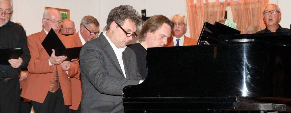 Werner Bornbaum (li) und Bernhard Stephan spielten gemeinsam auf dem Flügel