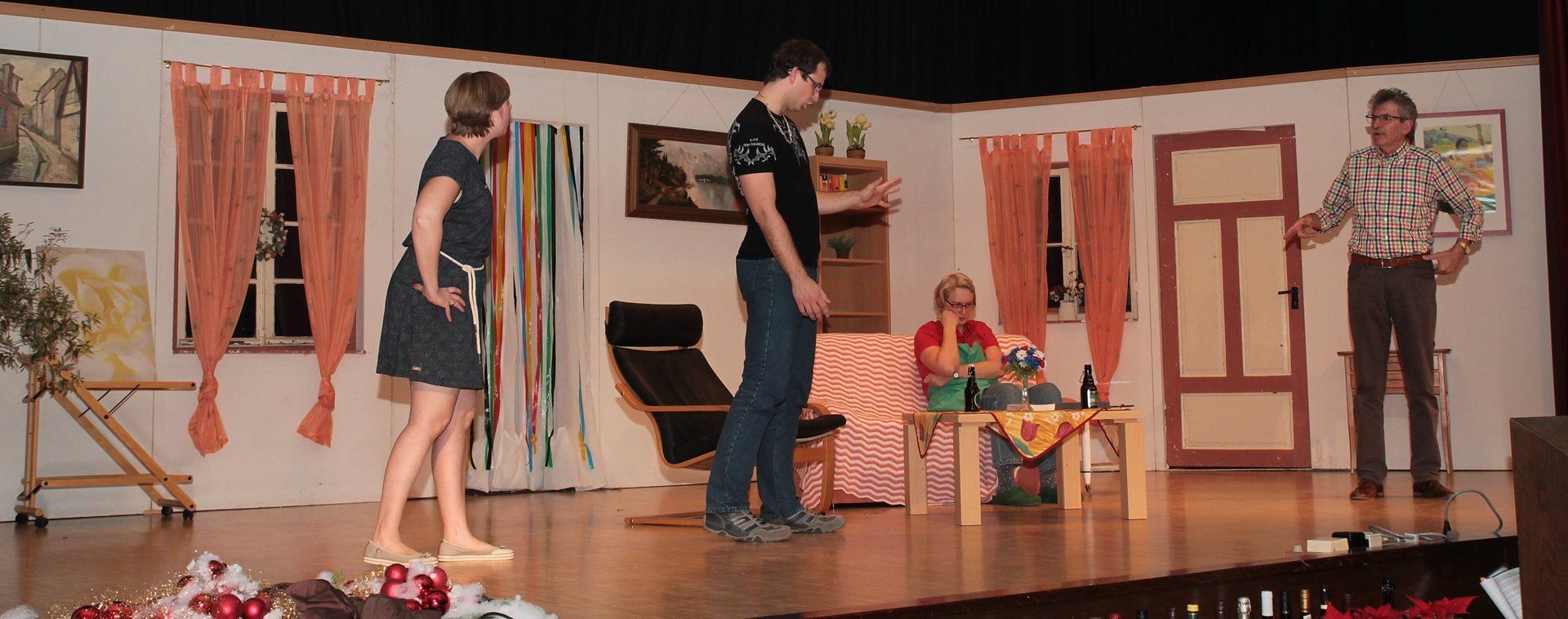 Monika als Tochter Lotte,  Michael als Oezem, Susanne als Gertrud und Helmut als Paul