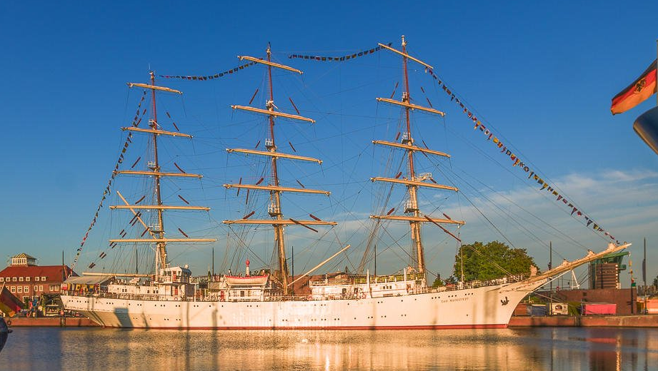 © Regina Thier-Grebe Dar Mlodziezy -Morgensonne in Bremerhaven