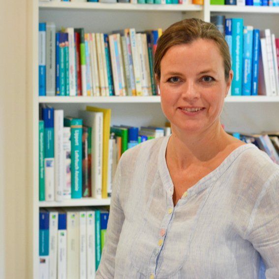 Dr. Sabine Meschenmoser, Ärztin und Osteopathin Dr. Sabine Meschenmoser, Ärztin und Osteopathin