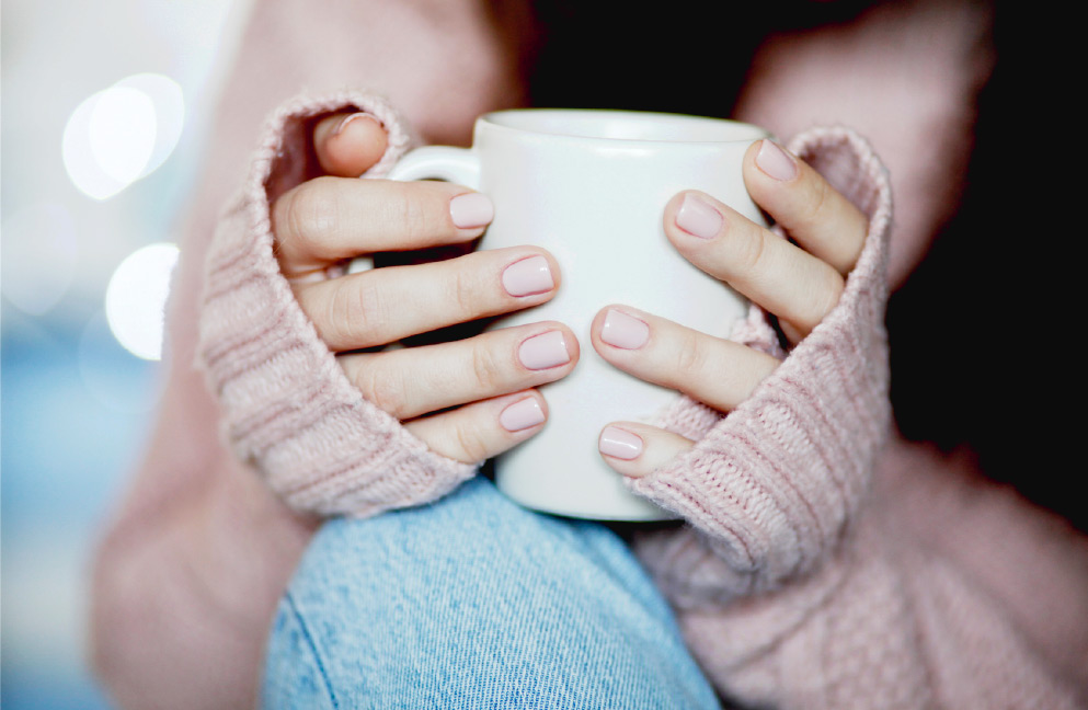 la Miel Cruda es Ideal para tomar en Invierno. Taza de infusión y miel