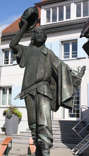 Wenn ihr auf das Bild klickt, werdet ihr auf die Seiten der Grimmelshausen-Stadt Renchen geleitet, wo Wissenswertes über H. J. Chr. v. Grimmelshausen und das Simplicissimus-Haus (mit integriertem Museum), zu lesen ist.