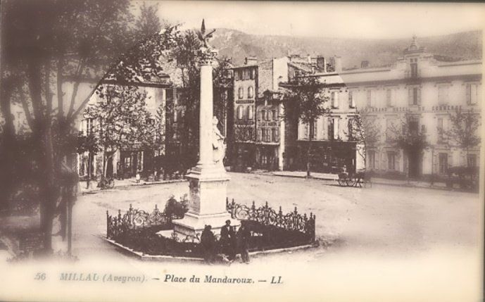 Carte postale monument 1870 Millau