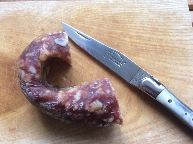 Saucisse et laguiole