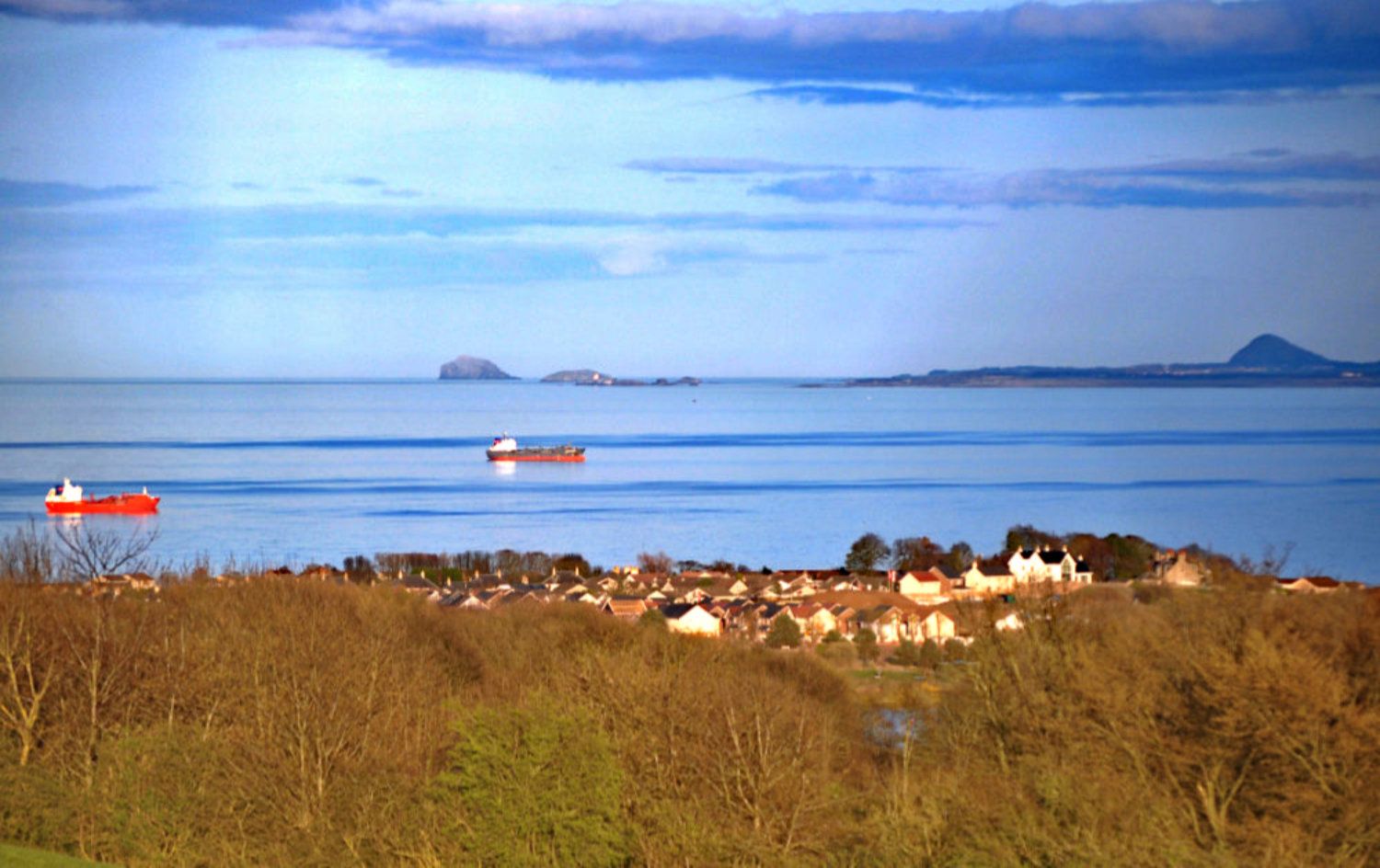 Kinghorn nestling in its view