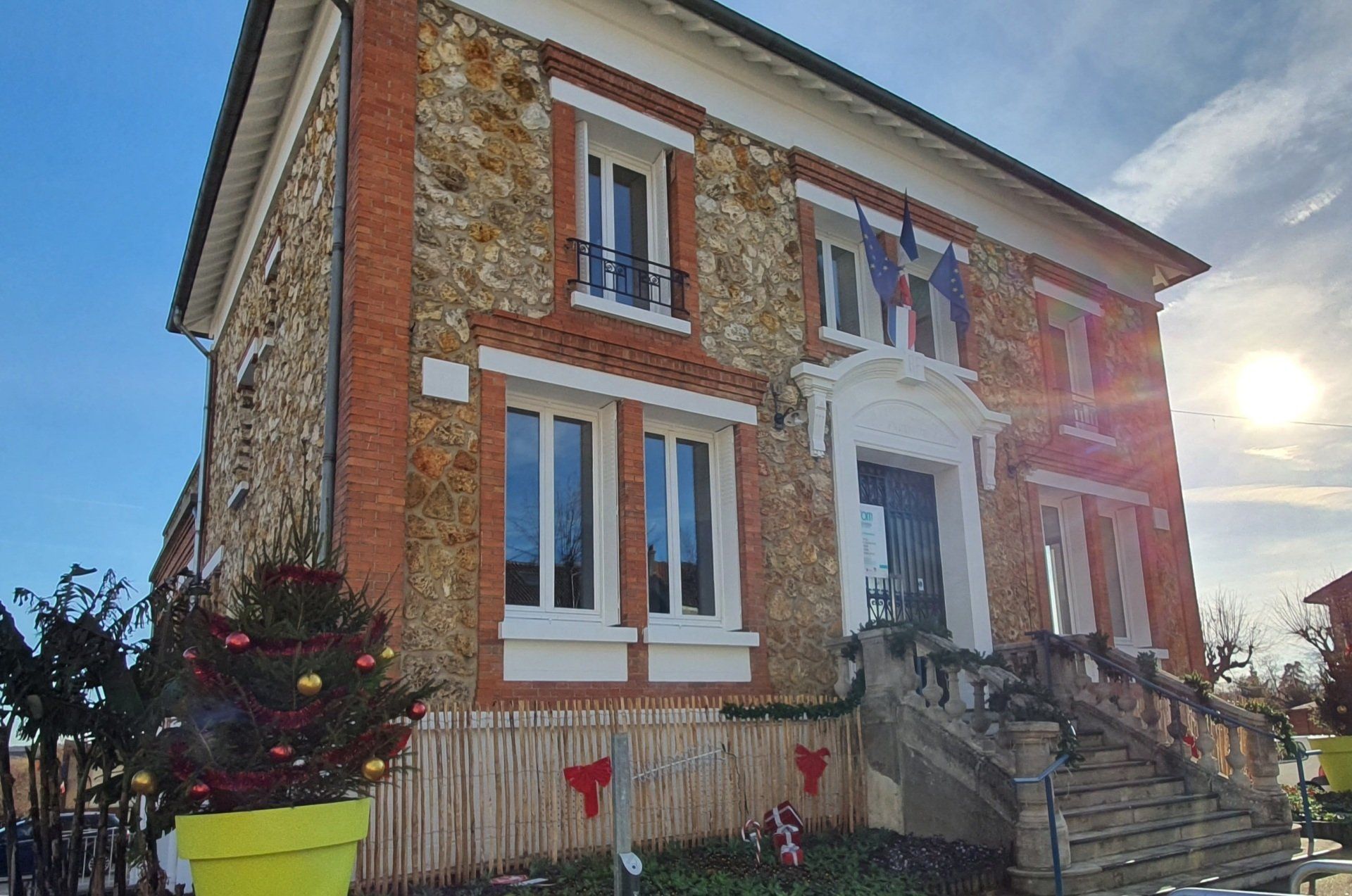 Médiathèque Octave Mirbeau (Ancien Hôtel de Ville de Carrières-sous-Poissy) Médiathèque Octave Mirbeau (Ancien Hôtel de Ville de Carrières-sous-Poissy)