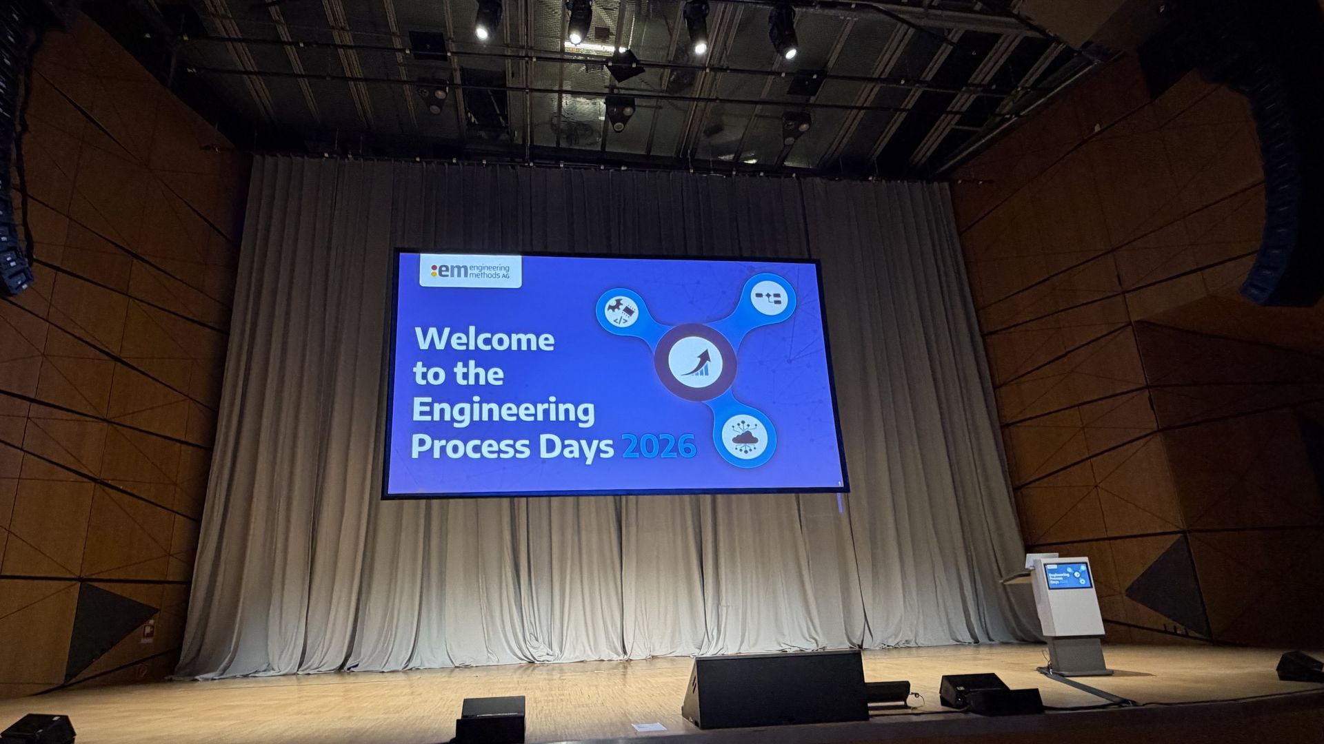 Bühne der Engineering Process Days 2026 im Darmstadtium mit Präsentation zu Digital Engineering und