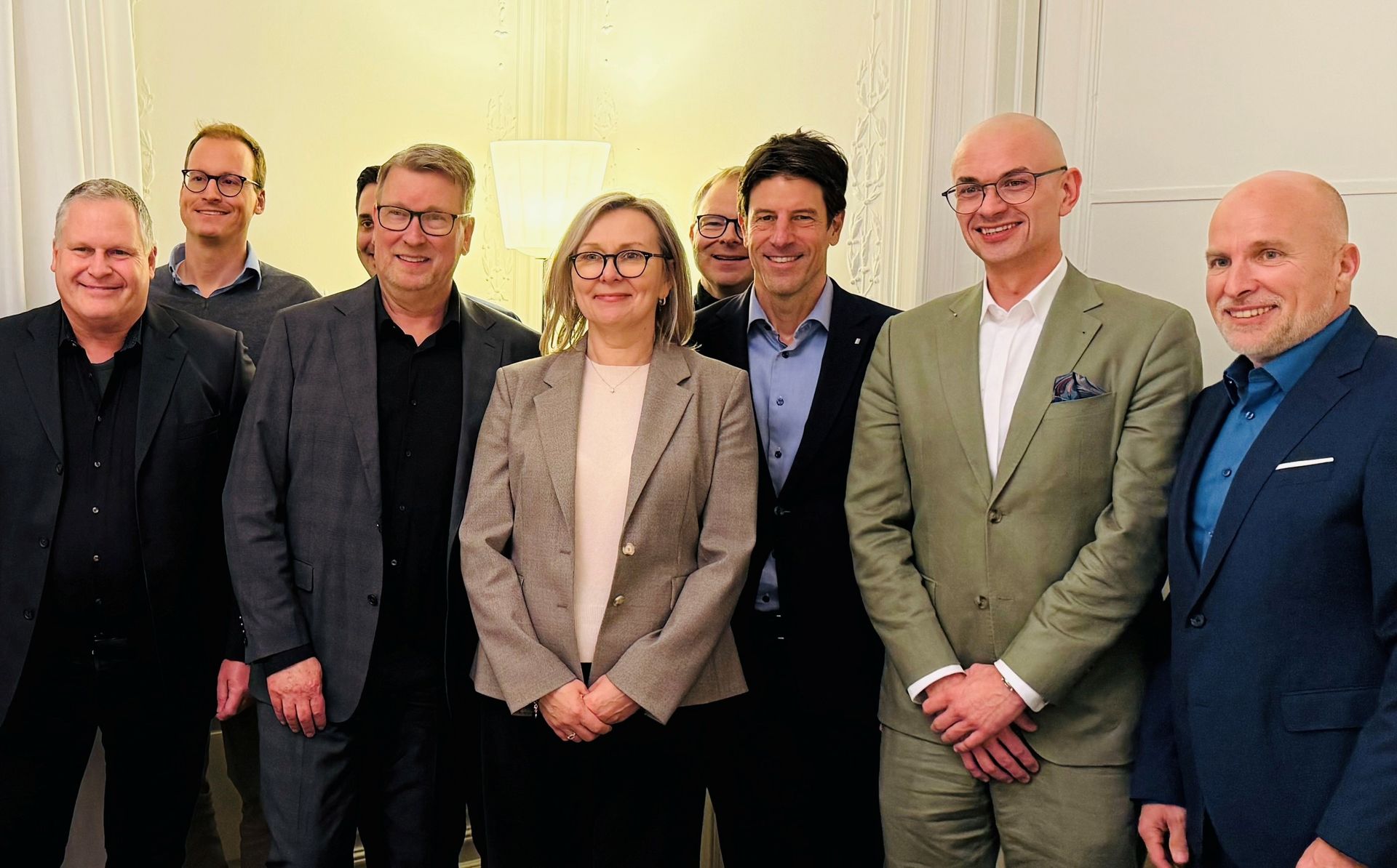 Gruppenfoto aus dem Management von Wagner Informatik und der :em engineering methods engineering AG