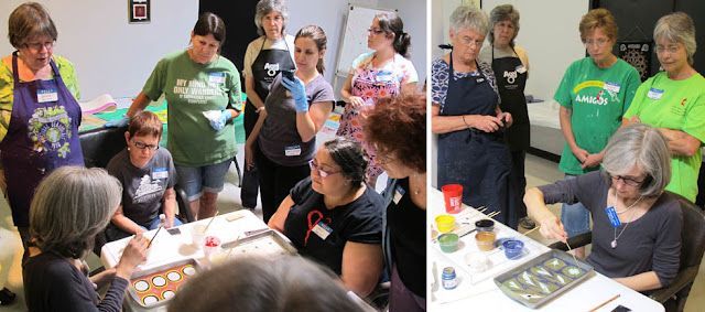 Catherine Levine demonstrates methods of floating the paints in the tray and raking or combing it in a variety of patterns.