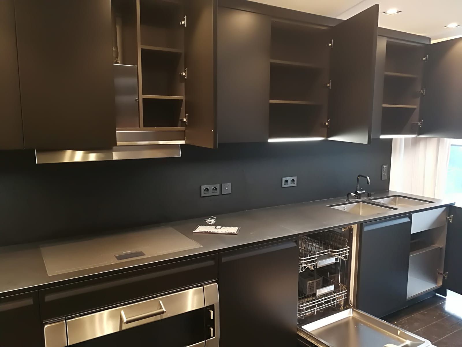 замена крыши Ницце, крыша из деревянного каркаса в Ницце, удаления мха с крыши в Ницце, восстановления крыши в Ницце, покраска фасада в Ницце, покраска деревянных славен в Ницце,