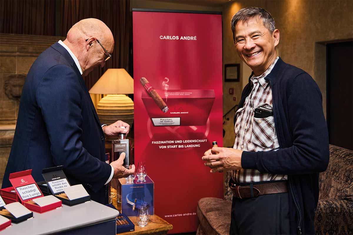 Das Traditionsunternehmen aus Bünde setzt voll auf Golfgenuss: exklusive Longfiller bei der Samsonite Golf Club Tour 2024 im Spa & GolfResort Weimarer Land am Start Das Traditionsunternehmen aus Bünde setzt voll auf Golfgenuss: exklusive Longfiller bei der Samsonite Golf Club Tour 2024 im Spa & GolfResort Weimarer Land am Start