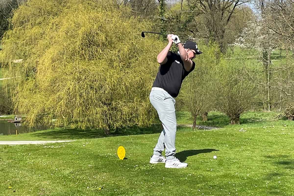 Der amtierende Clubmeister Maximilian Huxoll am ersten Abschlag Der amtierende Clubmeister Maximilian Huxoll am ersten Abschlag