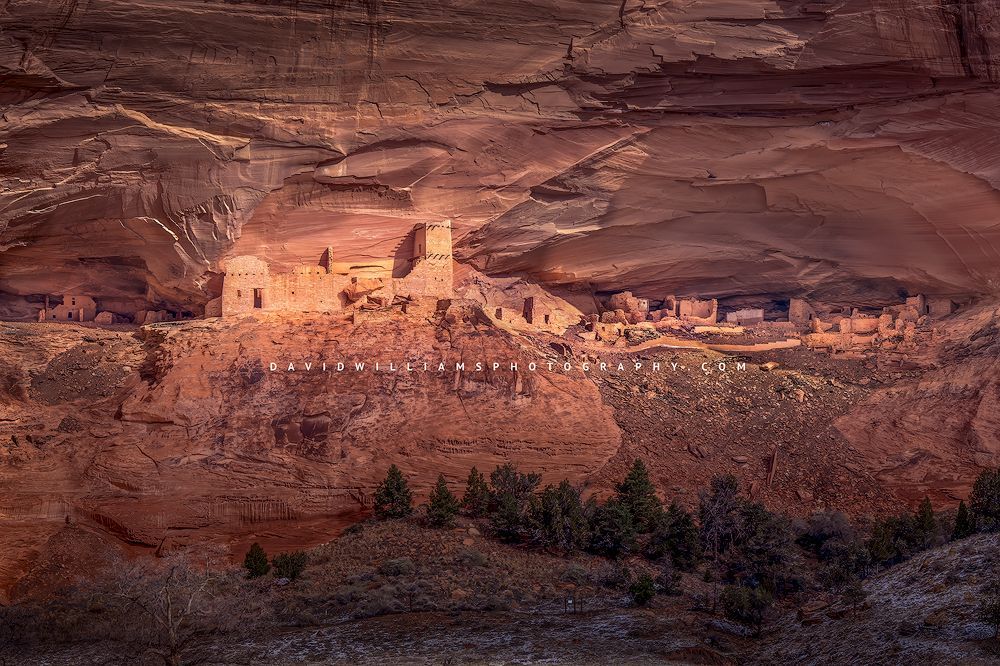 Mummy Cave Ruin, ancient Ancestral Puebloan dwellings, Canyon De Chelly, AZ