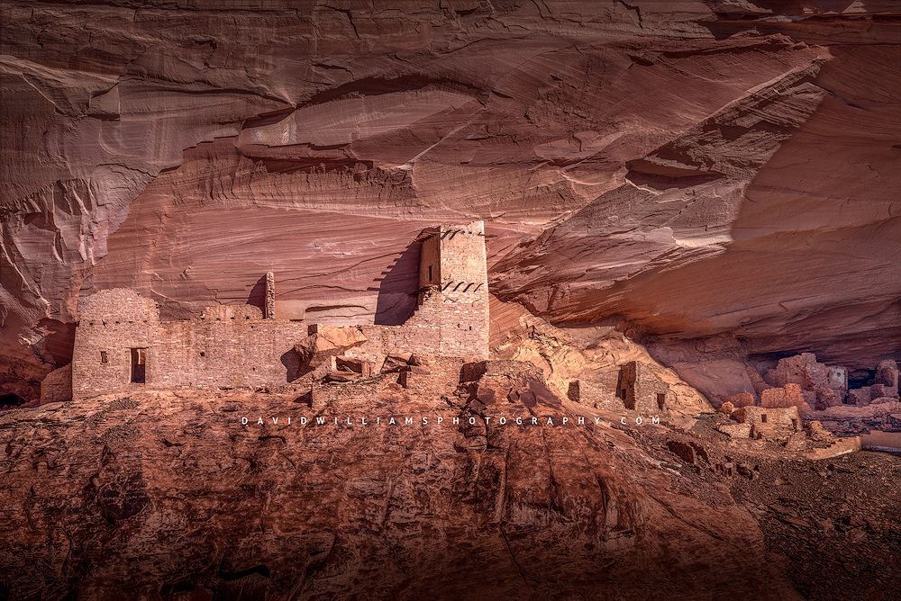 Mummy Cave Ruin, ancient Ancestral Puebloan dwellings, Canyon De Chelly, AZ