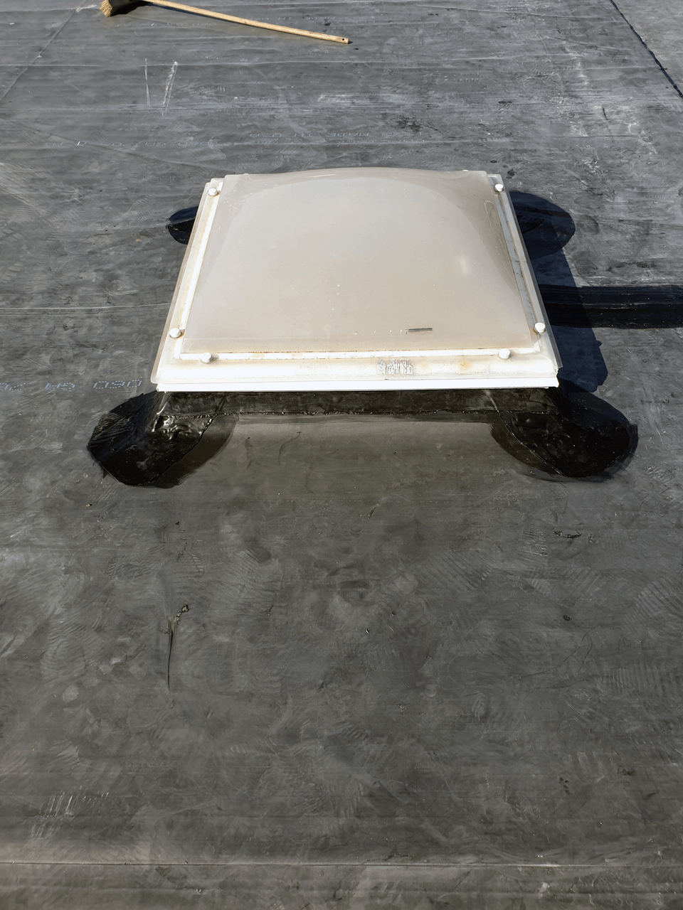 4.700 m² mit EPDM-Folie neu Belegt