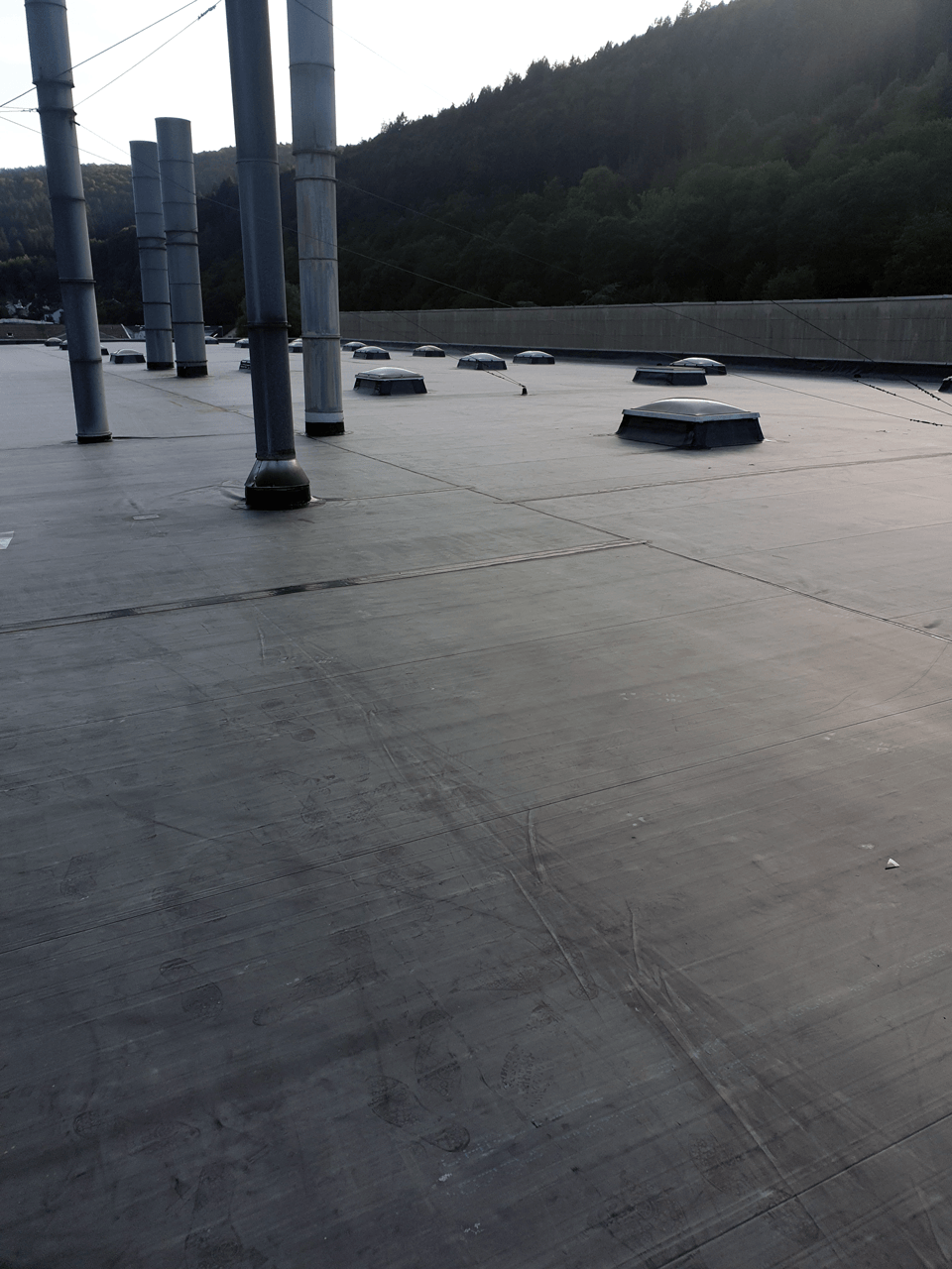 4.700 m² mit EPDM-Folie neu Belegt
