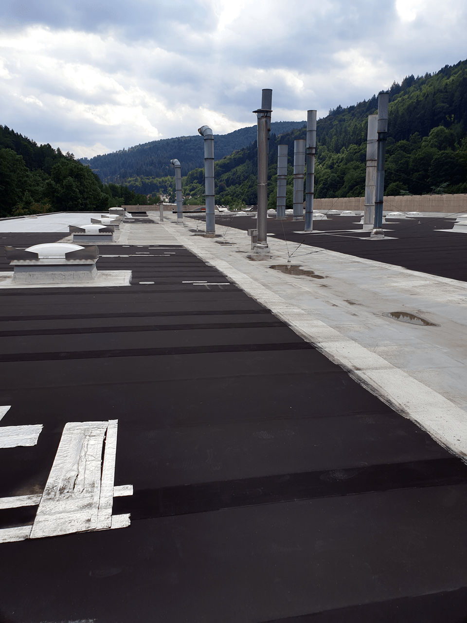 4.700 m² mit EPDM-Folie neu Belegt