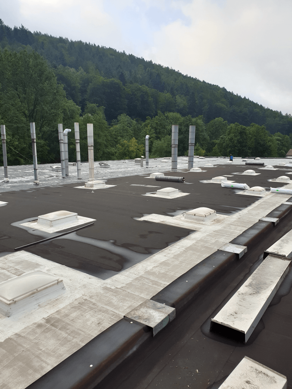 4.700 m² mit EPDM-Folie neu Belegt