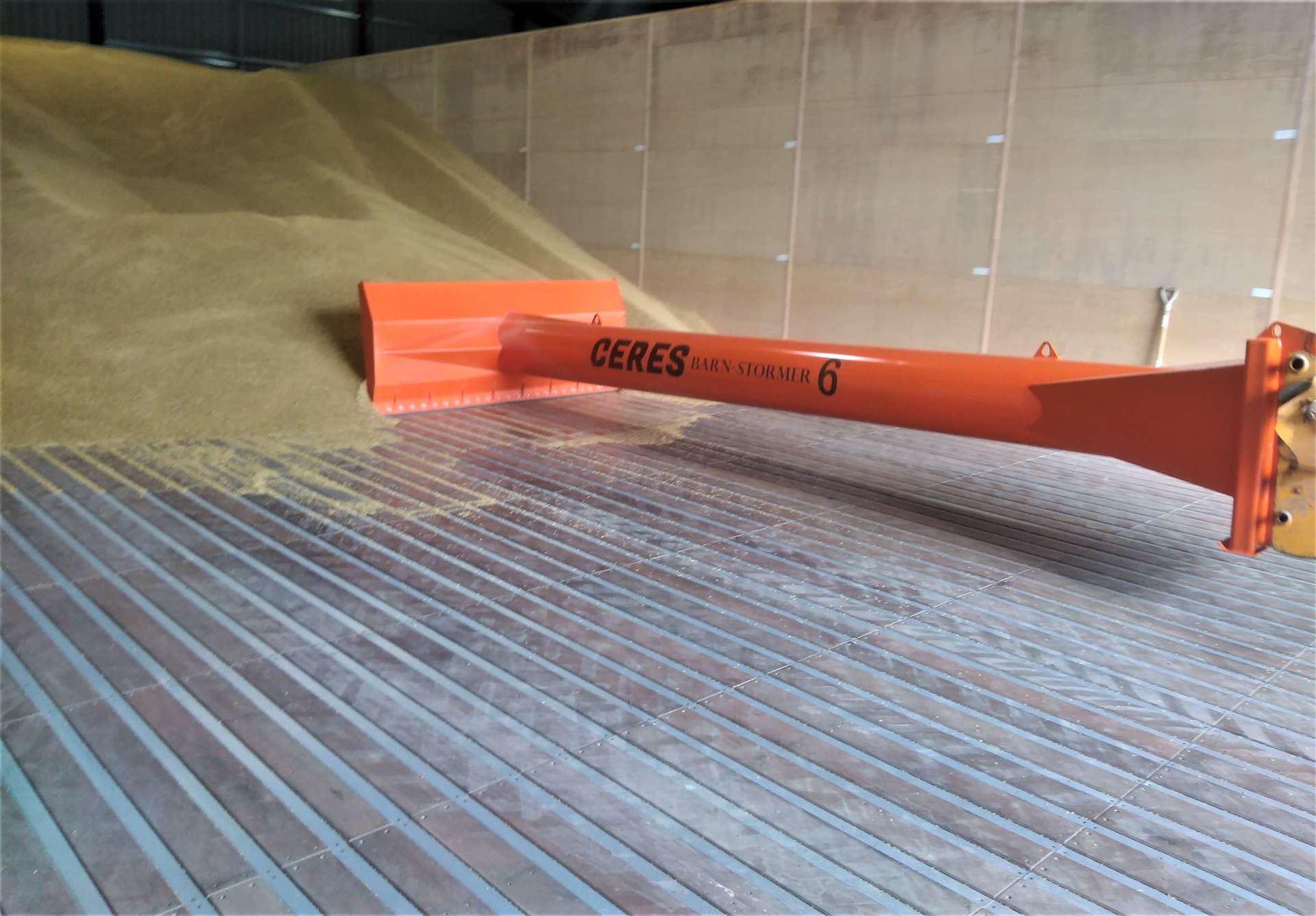Ceres Grain Pusher Barn-Stormer