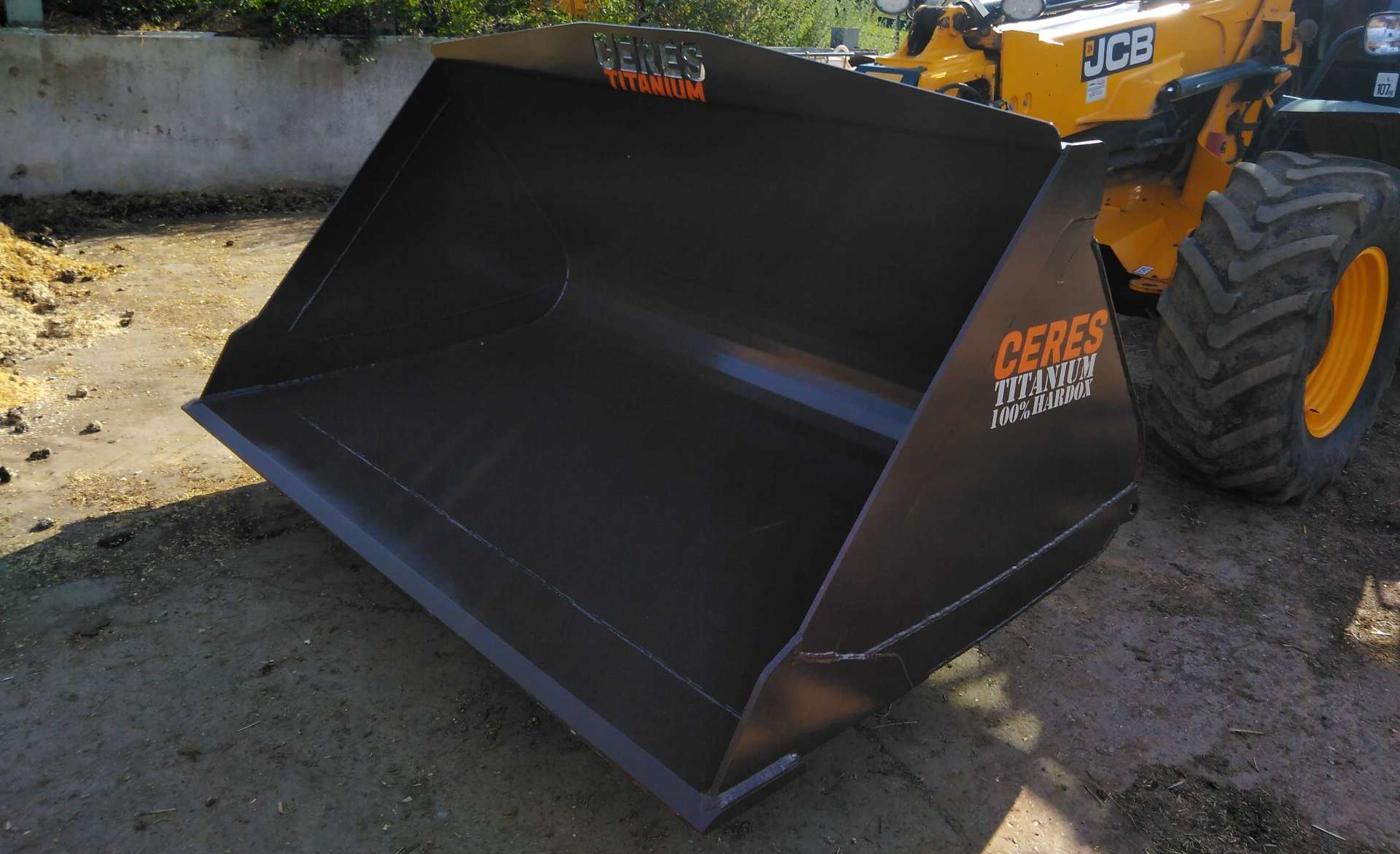 Ceres Titanium Telehandler Bucket