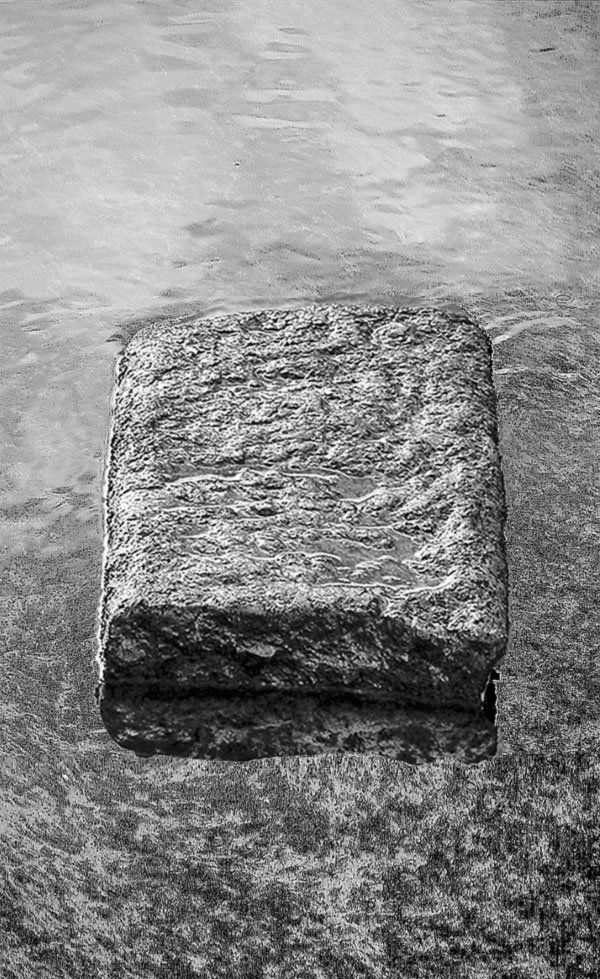 Stein im Wasser