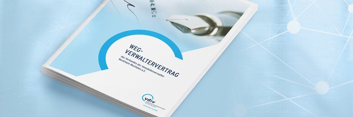 Verwaltervertrag liegt auf einem Tisch