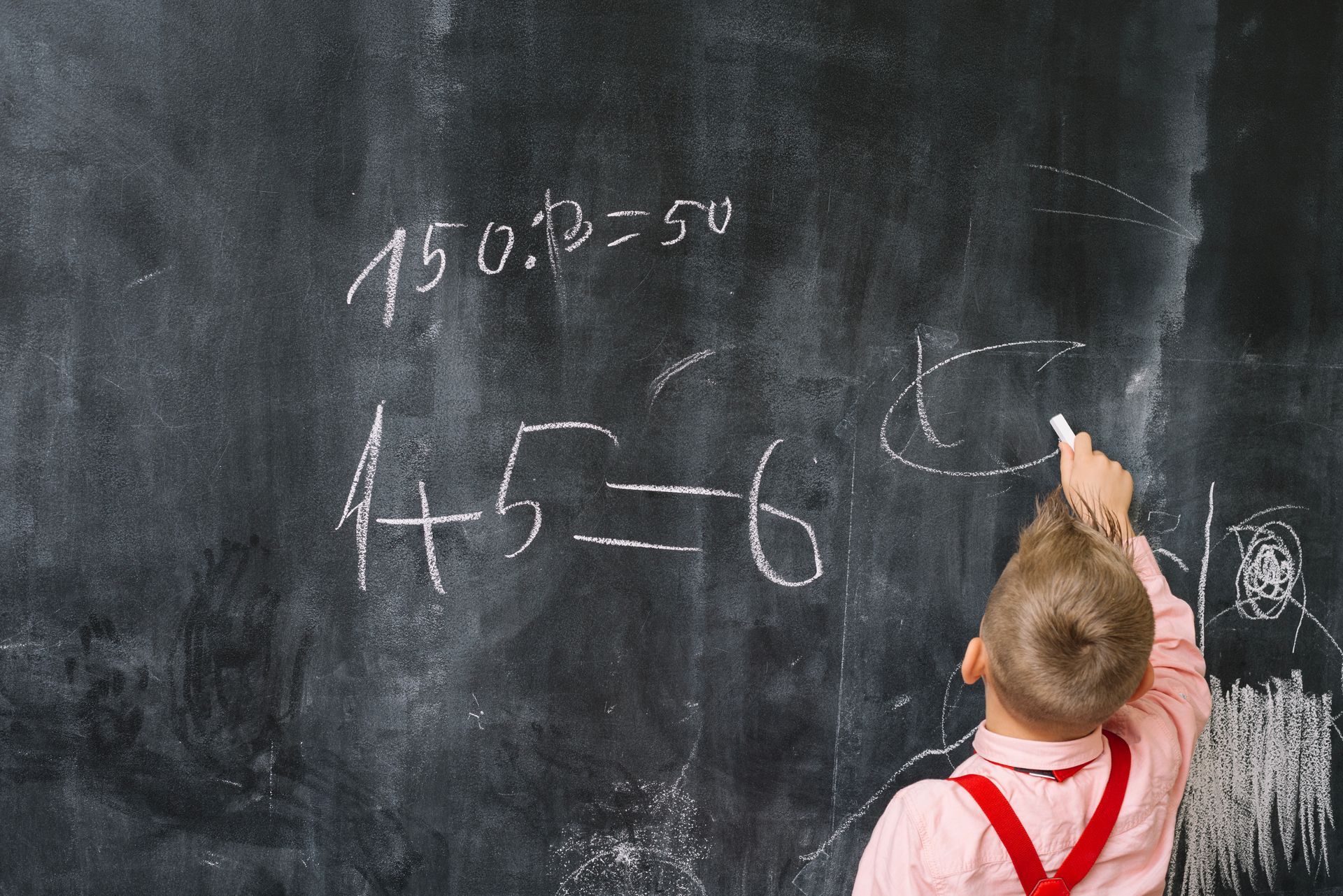 Niño de primaria con posible discalculia