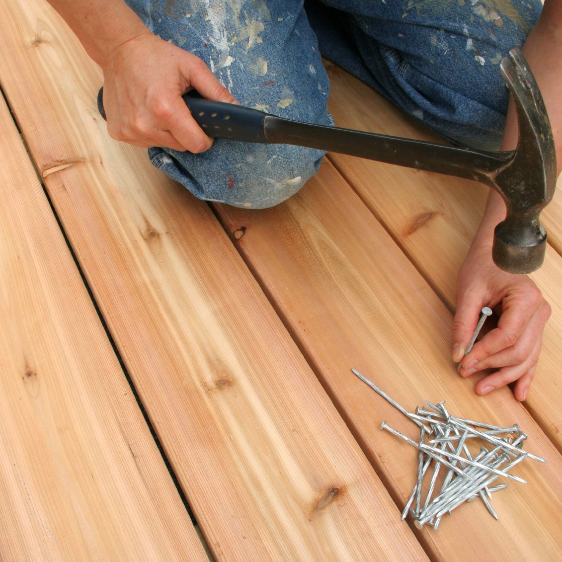 fabrication et pose menuiserie traditionnelle bois, intérieur, extérieur, réalisation menuiseries sur mesure, artisan menuisier 95, 78, 92, 93, 60, 27, création restauration ouvrages en bois, cuisine, escalier, portail, penderie, armoires, bibliothèque, dressing, carport, parquet, terrasses, abri, rangement sur mesure