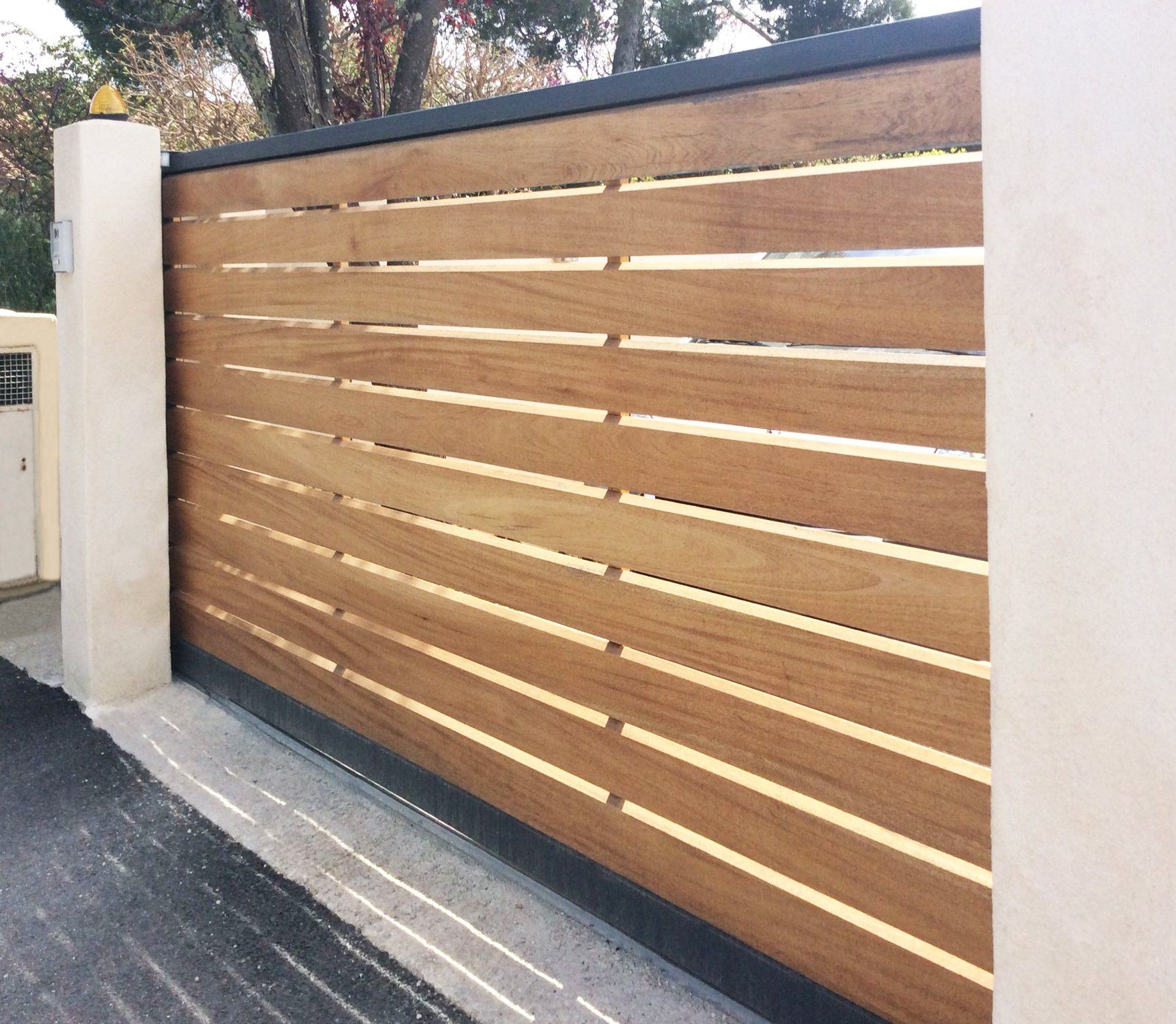 Menuiserie Vautier (95) fabrication traditionnelle de portails en bois Menuiserie Vautier (95) fabrication traditionnelle de portails en bois