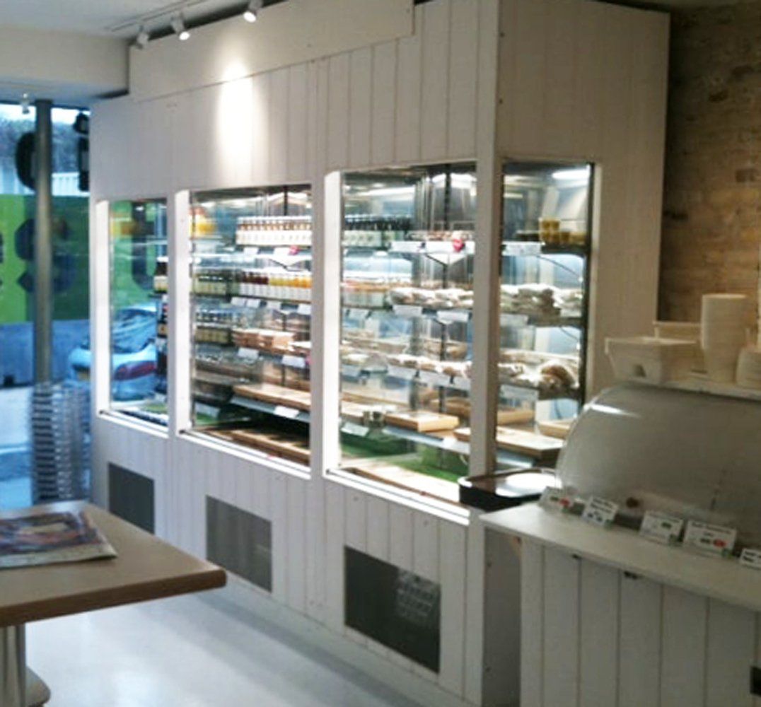 Menuiserie Vautier 95, fabrication traditionnelle et installation de façade de magasin, devantures, vitrines, portes, commerce, menuiserie traditionnelle