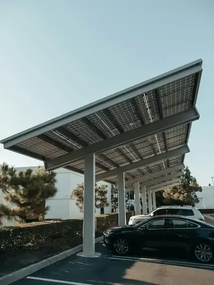 Ombrière photovoltaïque sur un parking