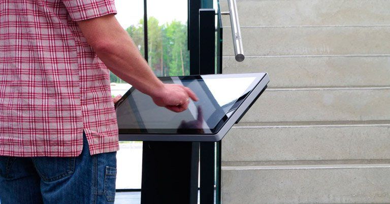 Fabricación-de-soportes-para-tablet-a-medida-2025