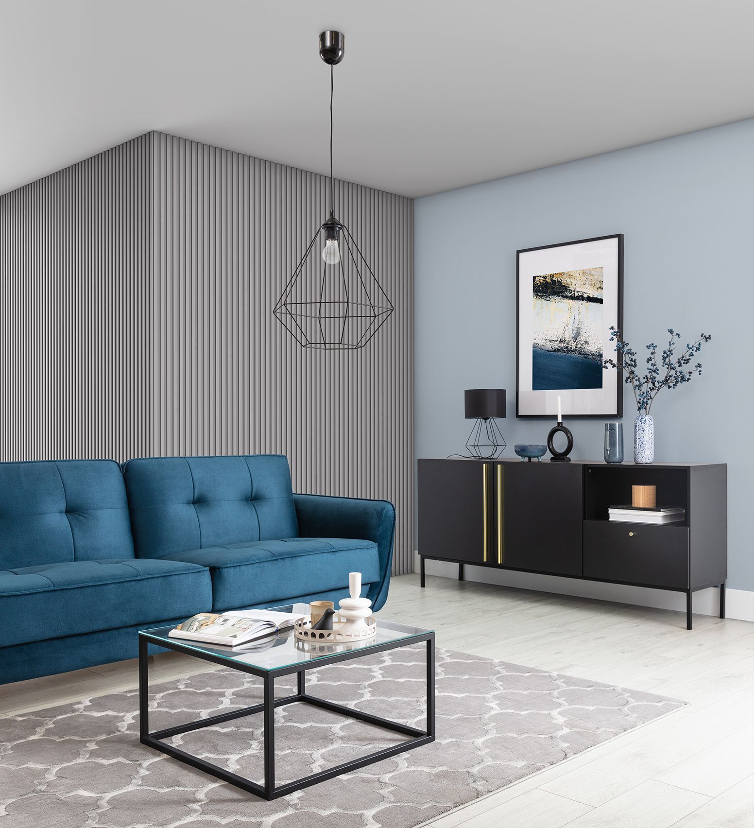 Wohnzimmermöbel, Sessel, Wandlampen, Vitrinen