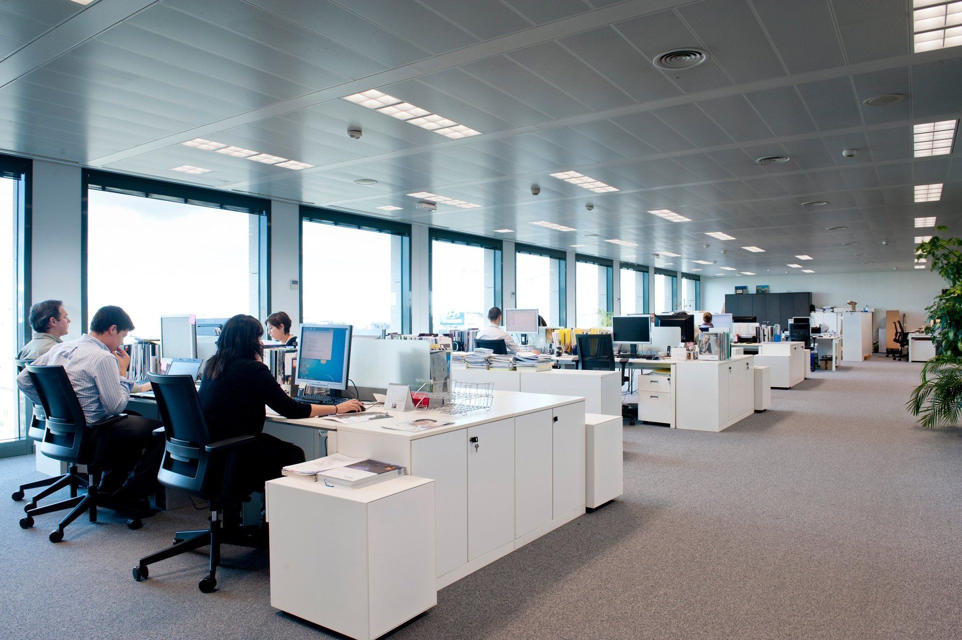 vigilantes centros de negocios y oficinas