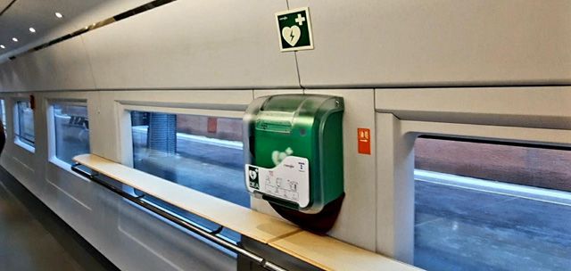 DESFIBRILADOR EN TRENES