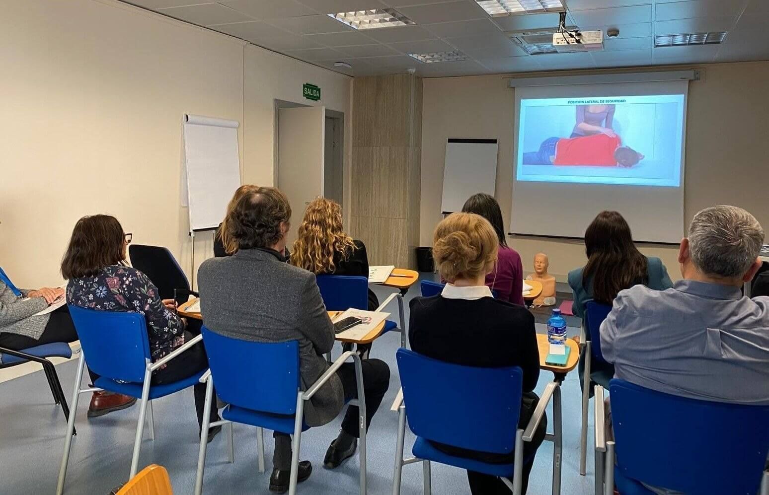 Entrenamiento en cardioprotección: aprendizaje del uso del desfibrilador externo automático (DEA), maniobras de RCP y actuación ante emergencias cardíacas.