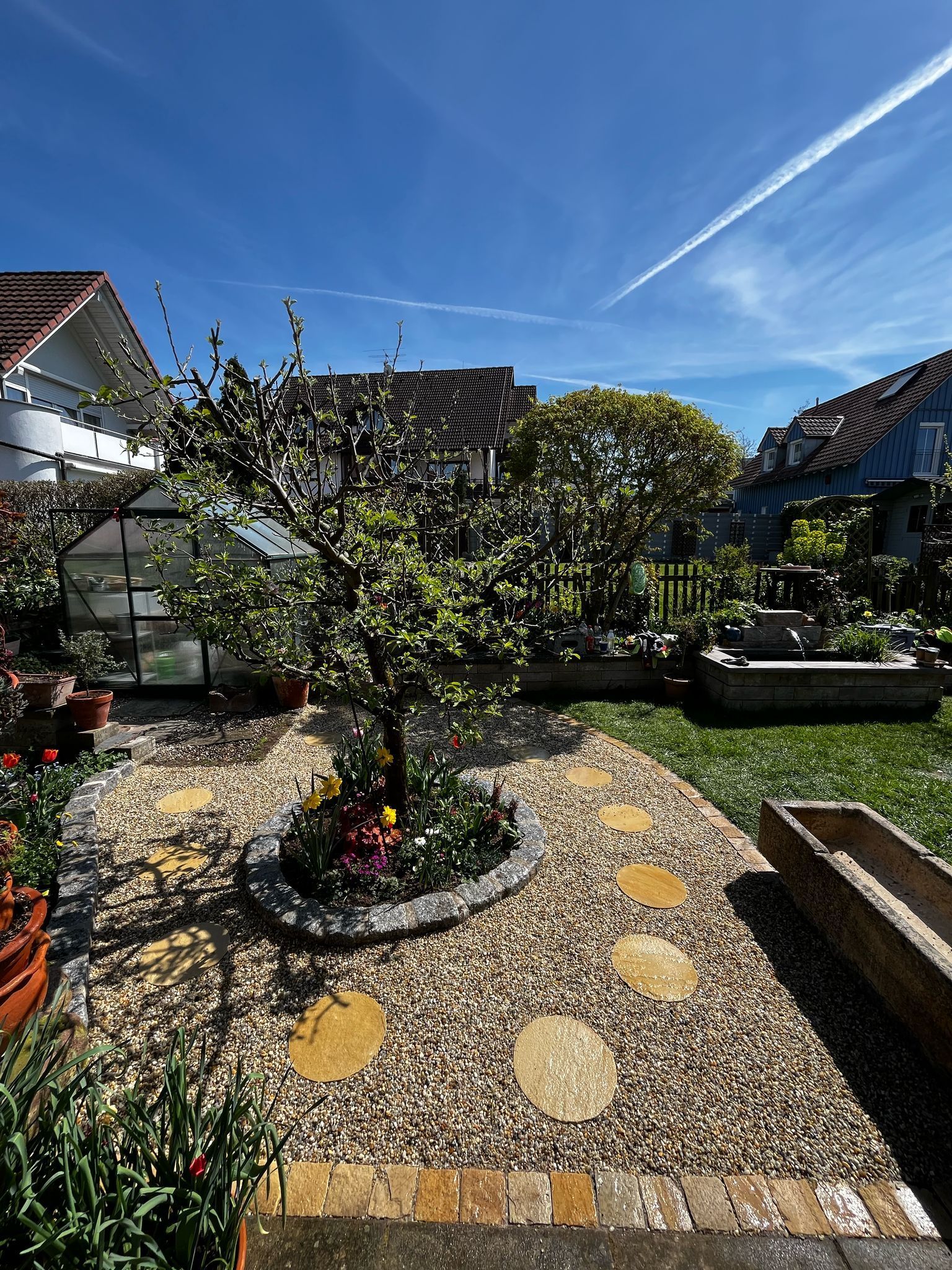 Neugestaltung eines Garten mit Naturstein