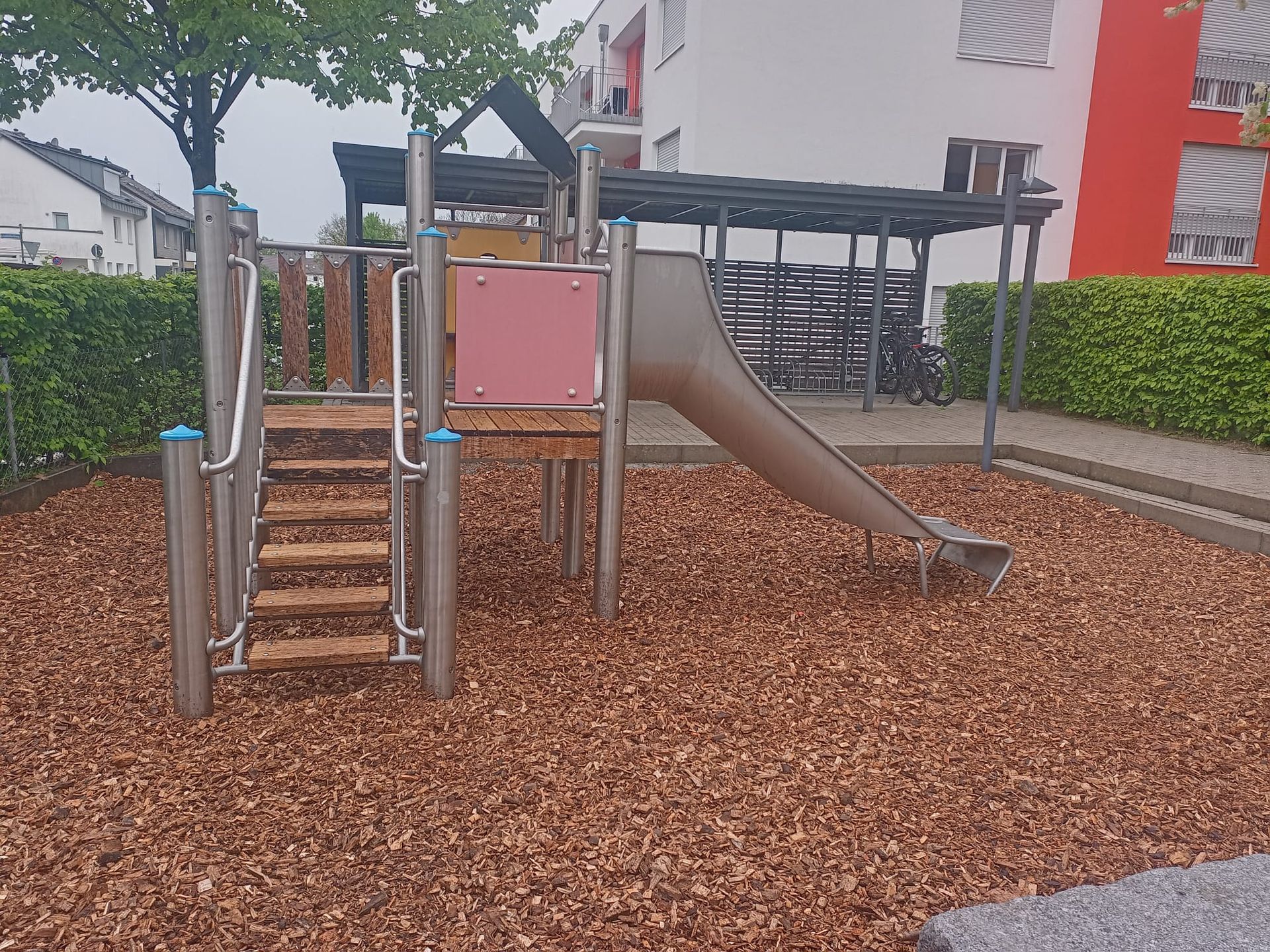 Wartung eines Kinderspielplatz