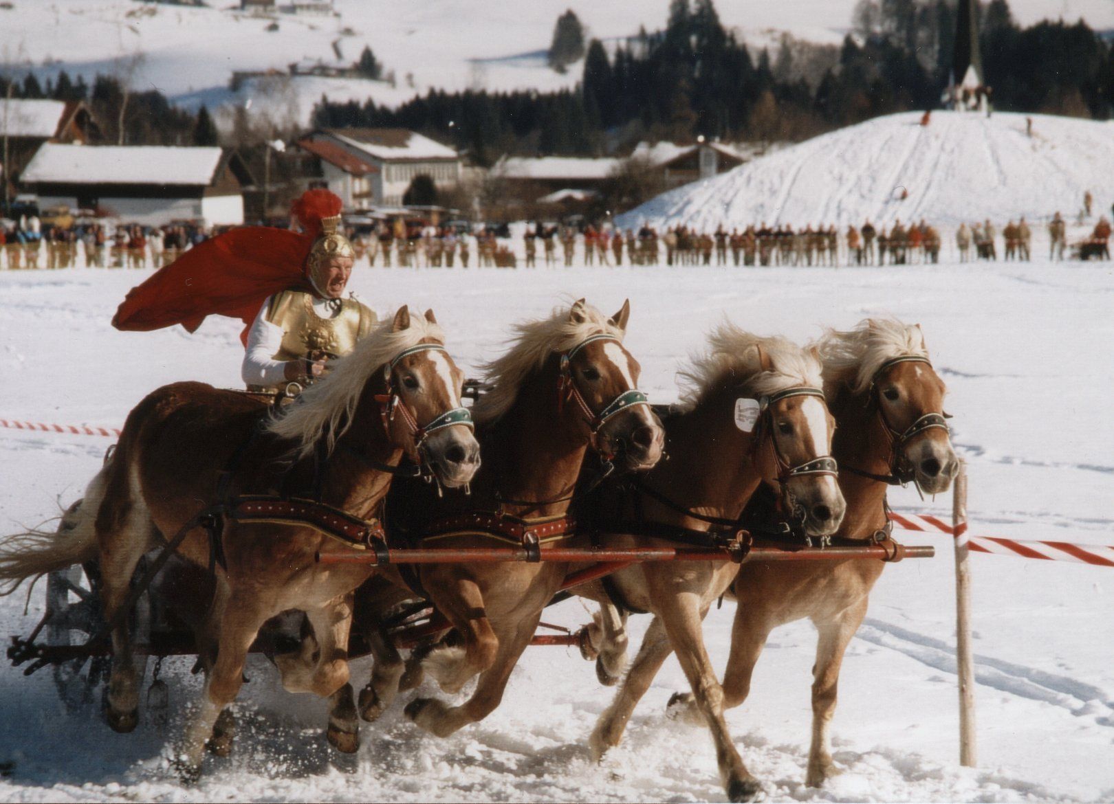 Bild: Foto Monschau, Fischen -Josef Wenz im Römischen Kampfwagen- Bild: Foto Monschau, Fischen -Josef Wenz im Römischen Kampfwagen-