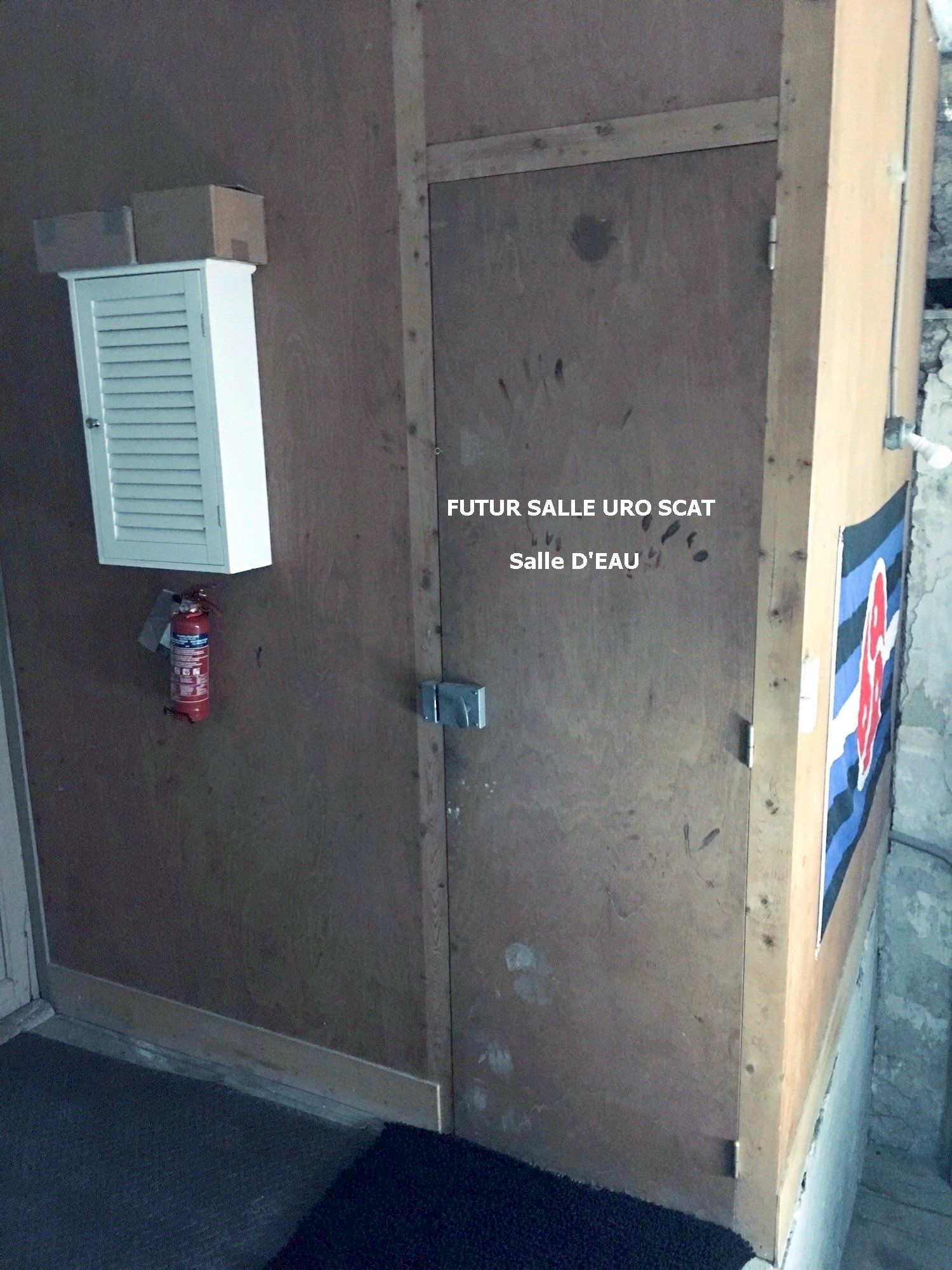 Pharmacie et entrée salle de prévention Donjon des Vignes