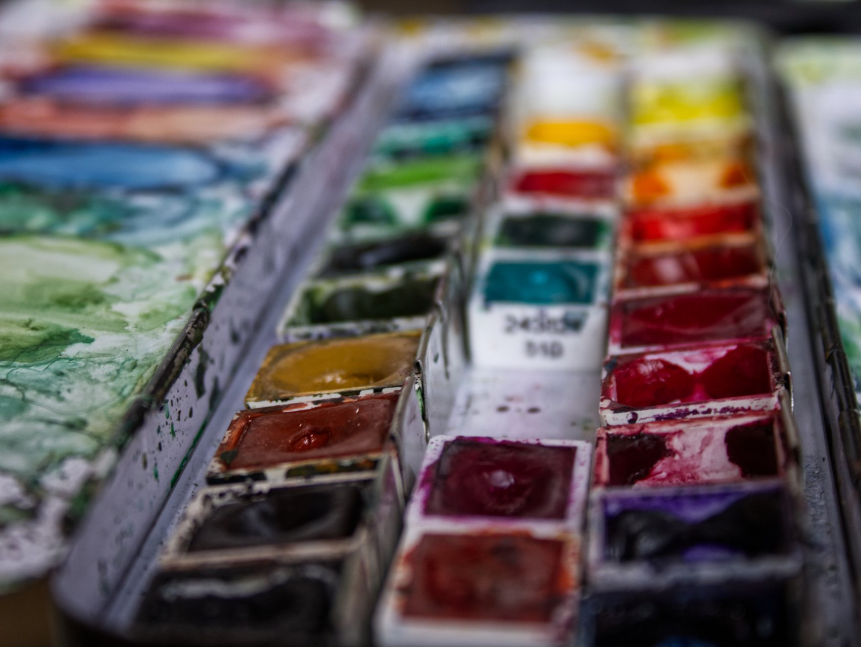 Im Atelier von Sequoia Eine Aquarellfarben-Palette im Atelier von Sequoia