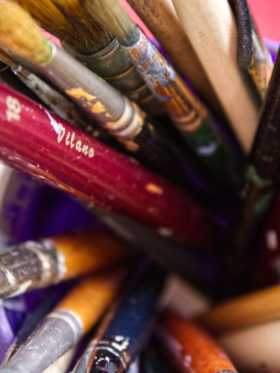 Im Atelier von Sequoia Pinsel in einem Glas