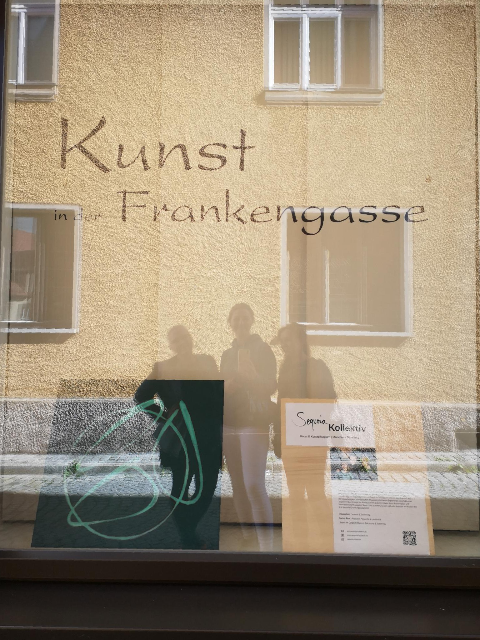 Kunstfenster Das Kunstfenster der Raiffaisenbank Hersbruck in der Frankengasse
