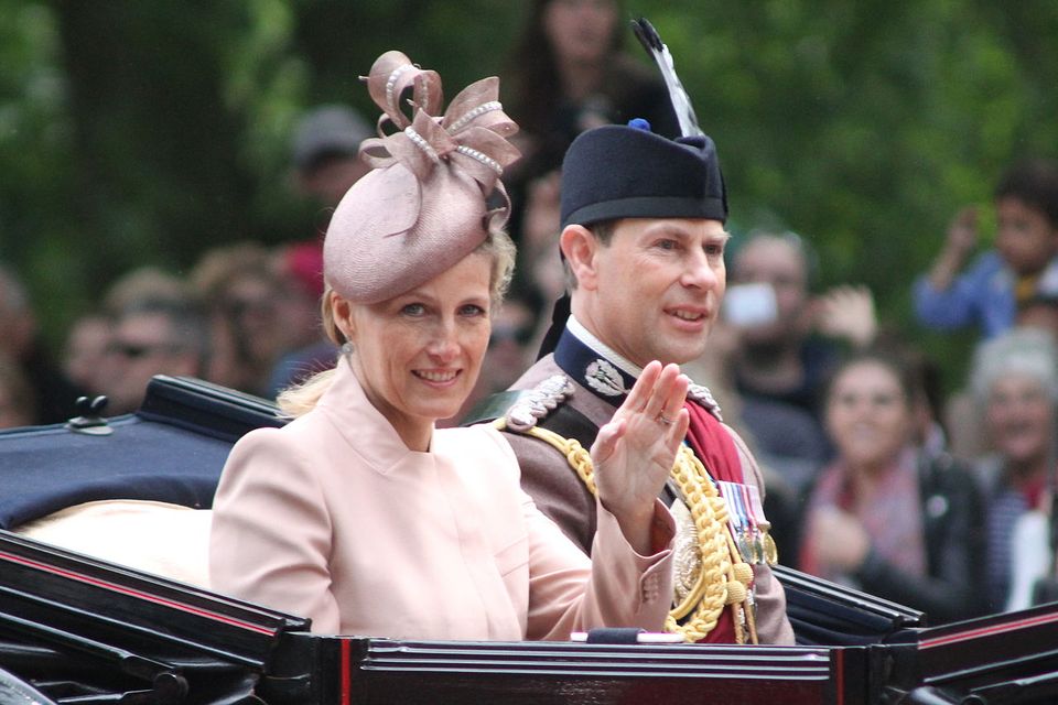 Prinz Edward und Gräfin Sophie heißen nun Earl and Countess of Forfar wenn sie in Schottland sind.