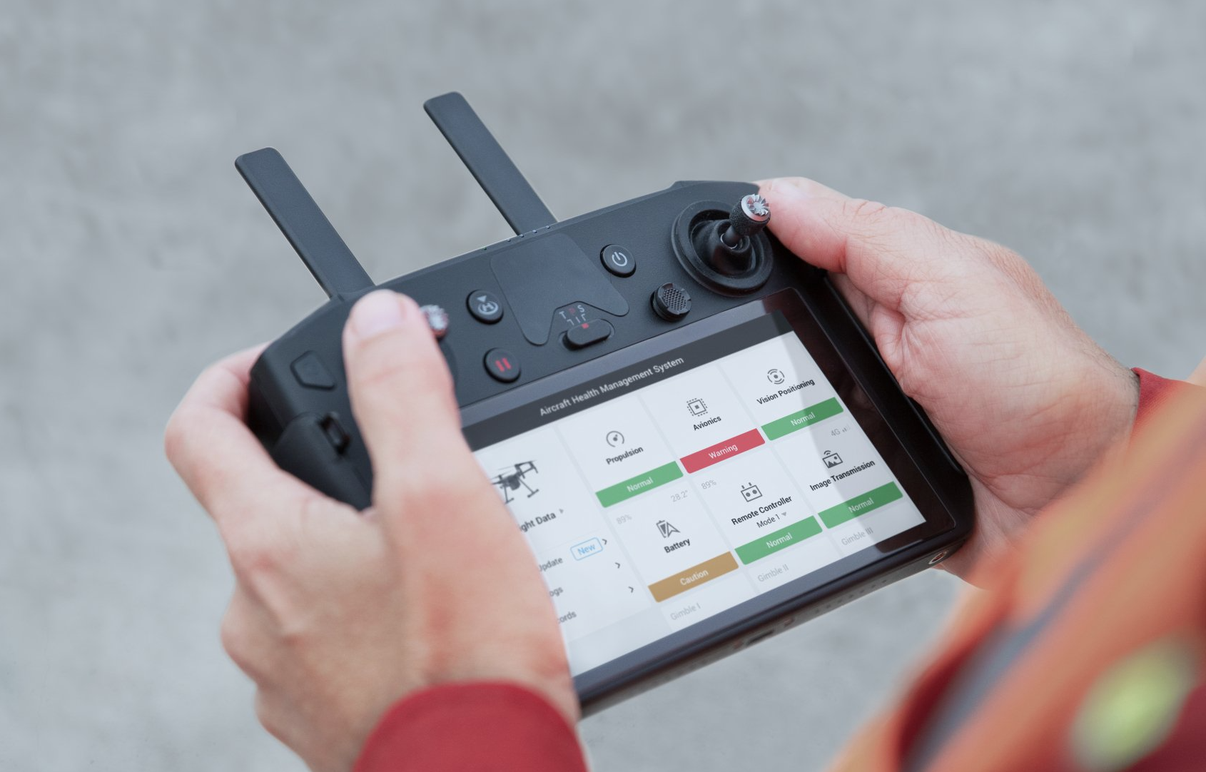 Registra acciones de la misión como el movimiento de la aeronave, la orientación del estabilizador, las funciones de captura de fotos y el nivel de zoom para crear archivos de misión de ejemplo y automatizar futuras inspecciones