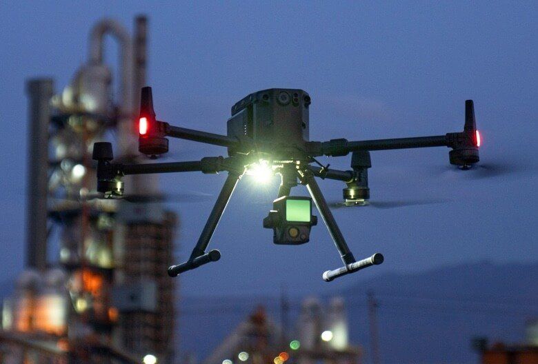 El nivel de protección IP54 permite el funcionamiento del L1 en entornos lluviosos o con niebla. El método de escaneado activo del módulo LiDAR te permite realizar vuelos nocturnos.