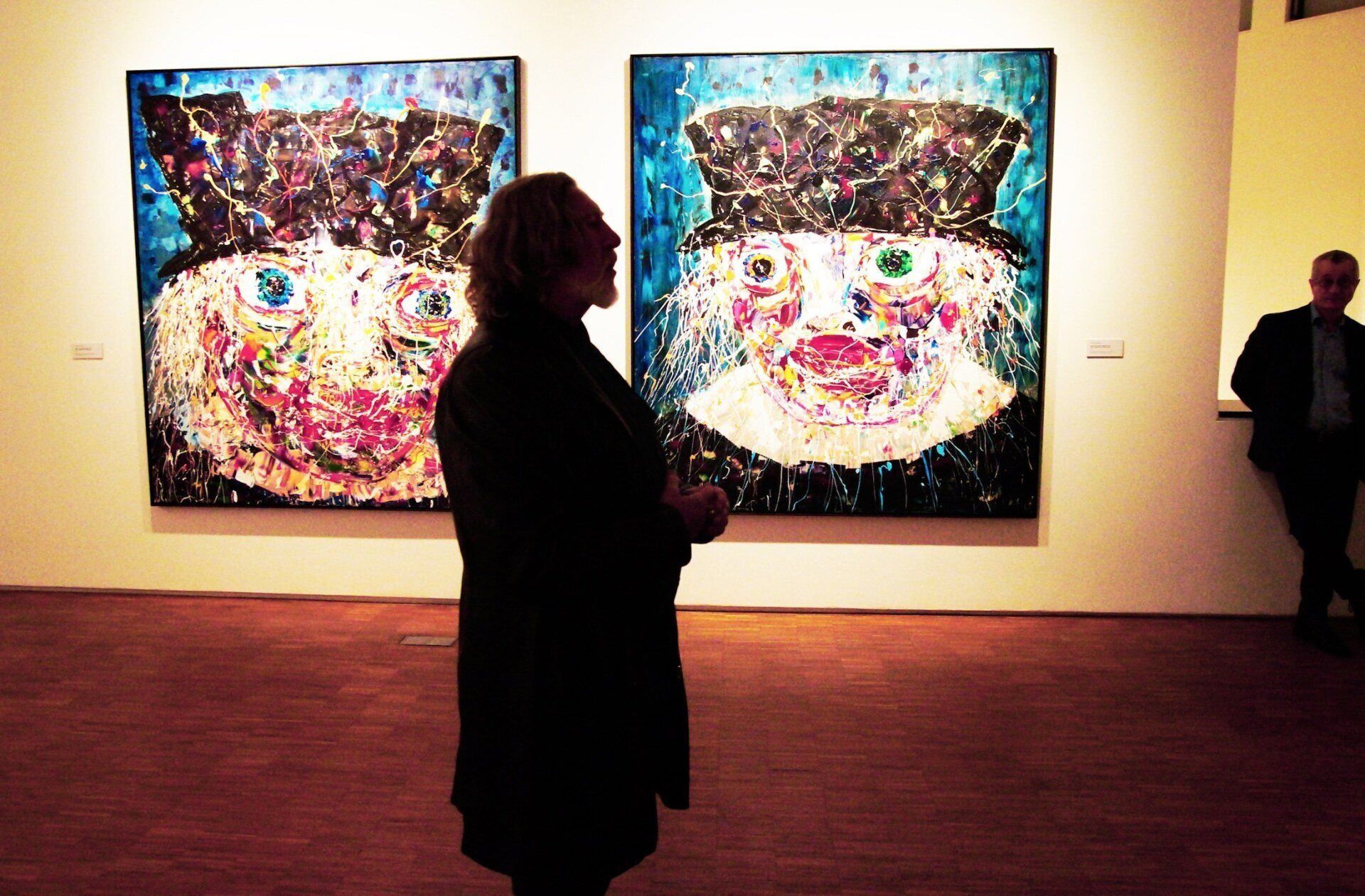 Edward Bekkermann during his Vernissage on 16 September 2022 in the Osthaus Museum Hagen; in background director Dr. Tayfun Belgin ©AM