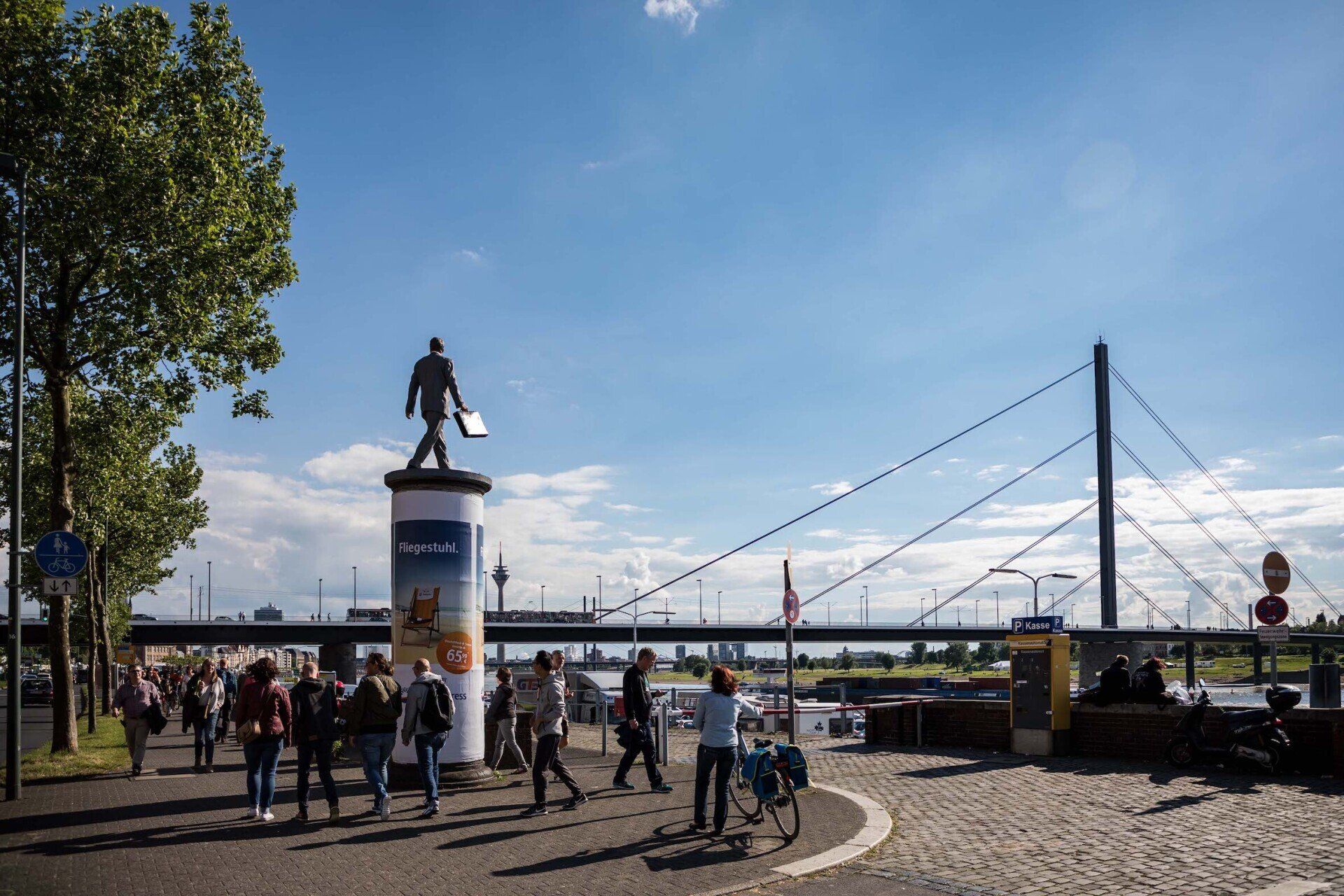 The businessman by Christoph Pöggeler - The loose-fitting suit and the look over the shoulder  is supposed to show that there are perhaps more important things than the next appointment. © Oliver Look Alethea Magazine