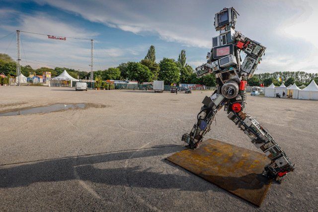 WERTGIGANT By HA SCHULT Photo: Ansgar van Treeck - Amour Fou & Art Magazine